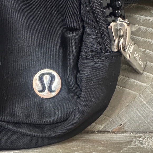Lululemon Black Belt Bag - Picture 4 of 5
